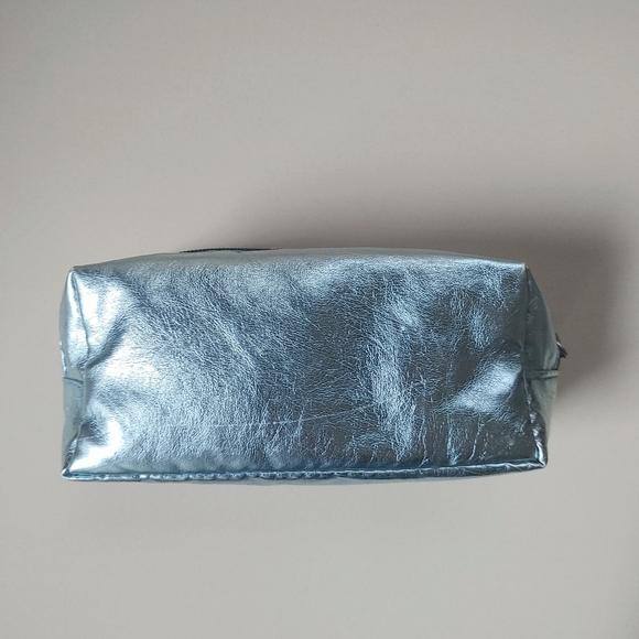 HOLIDAY PICK 🧶 Metallic Blue Pouch - Picture 6 of 7